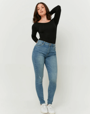 High-Waist Jeans mit Distressed-Look