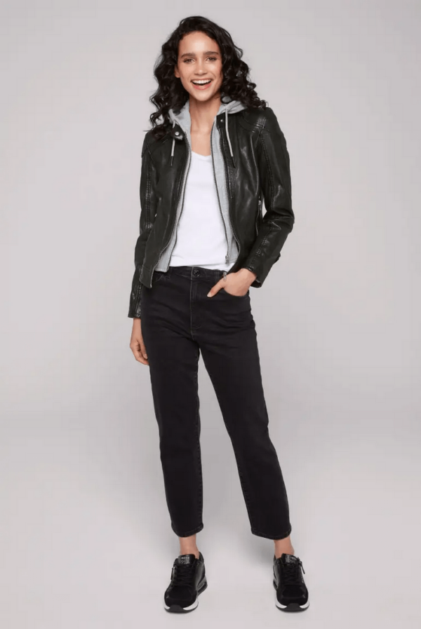 Lederjacke im Biker-Stil