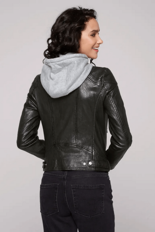 Lederjacke im Biker-Stil
